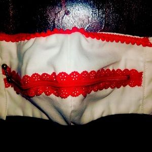 “Zip the lips” face mask in white and red.